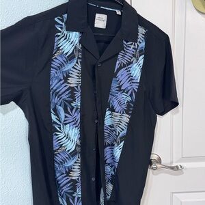 Men's Black Short-Sleeve Button-Down Shirt with Blue Leaf Stripe